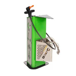 Velosipēdu remonta ministacija ar rokas pumpi, statīvu un instrumentu grozu ar nosegumu (cinkota un krāsota RAL tonī)