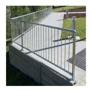 Norobežošanas barjera ar vertikālām caurulēm un Kee Klamp savienojumiem (cinkota), stabs ik pa 2m [IN]